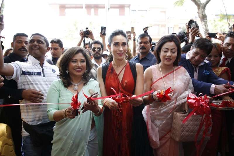 Karishma Kapoor Inaugurates Showroom of Marigold Jewelers