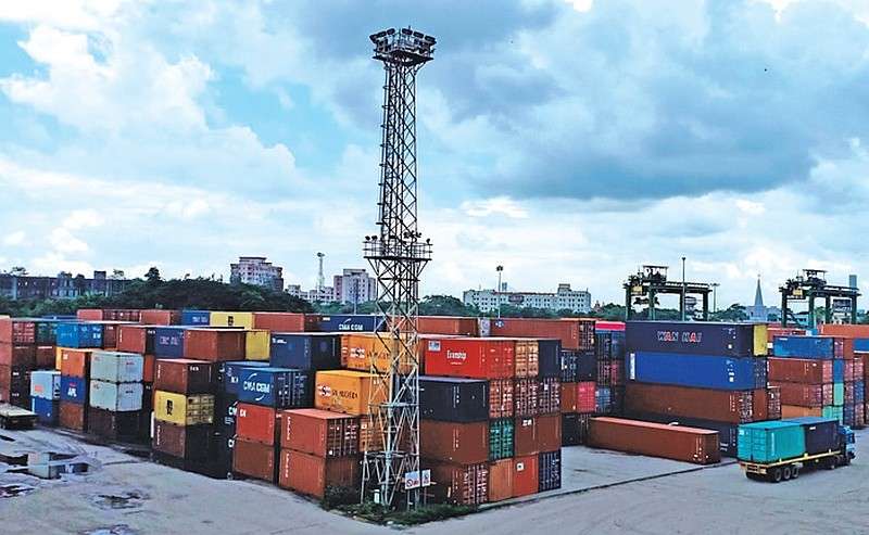 Containers Piled up at Kolkata Port due to Lockdown
