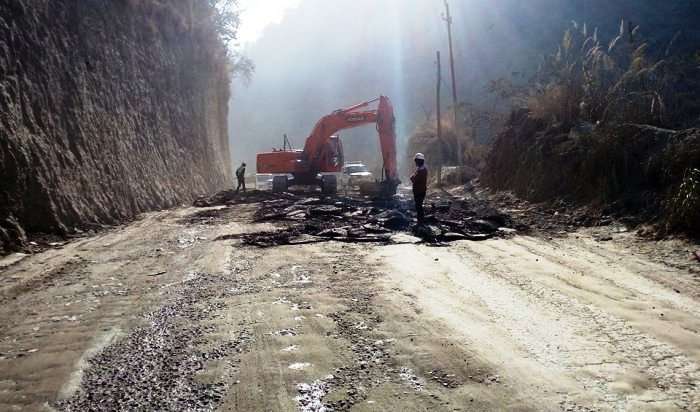 Construction work underway at the Narauyanghat-Mugling road section of Prithvi Highway that joins the capital with the tarai and the rest of the country. Photo: Sagar Basnet/Aarthik Abhiyan