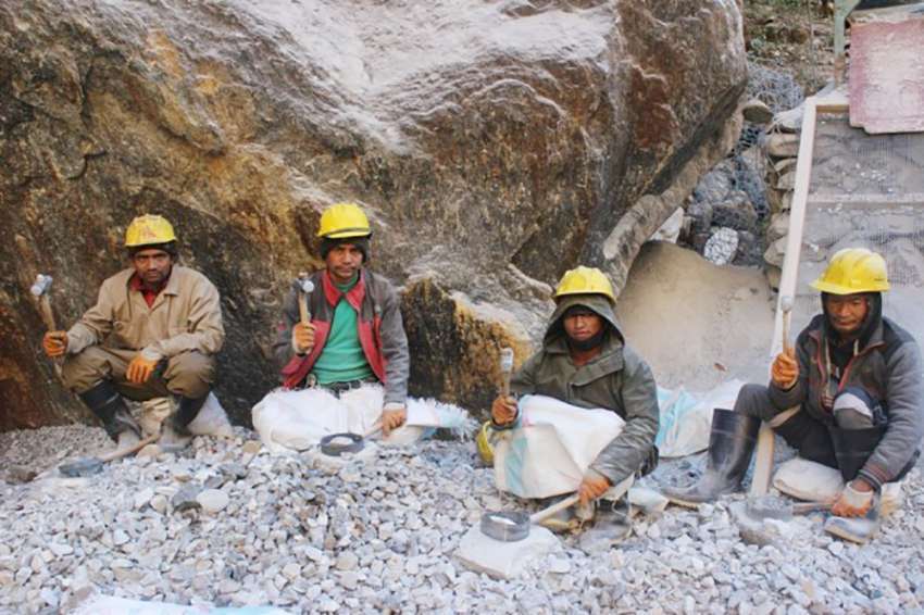 Workers crushing stones into aggregates at the Ghalemdi  Ghamledikhola Hydropower Project in Annapurna Rural Municipality-4, Narchyang. Around 200 workers are employed for the project. Photo: Dhrubasagar Sharma/Aarthik Abhiyan