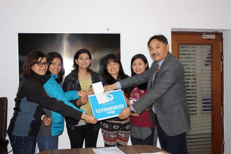 Panchakanya Group’s Managing Director Pradeep Kumar Shrestha (R) recently handed over a cheque to women journalist who will be climbing Mt Everest in April. The company said it has been supporting such causes under its corporate social responsibility. Photo: Panchkanya Group 

