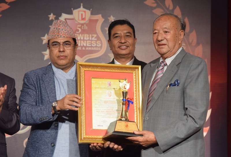 Nepal Rastra Bank’s Governor Dr Chiranjibi Nepal (L) and Nepal Chamber of Commerce President Rajesh Kaji Shrestha (C) handing over the Lifetime Achievement Award during the 5th NewBiz Business Conclave and Award 2018 to Ganesh Bhakta Saakha, founder of Sakha Group amid a function in the capital on Friday. Photo: NBA